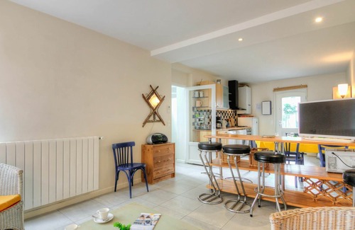 Saint-Igneuc House | Perfect Villa for 5: Ocean View, Pet Friendly & WiFi