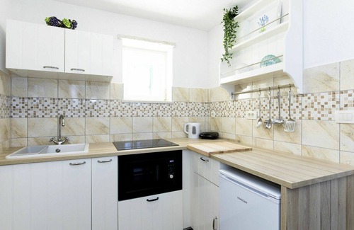 Sveta Jelena House | Beautiful Villa for 6 with Ocean View, A/C, and Terrace
