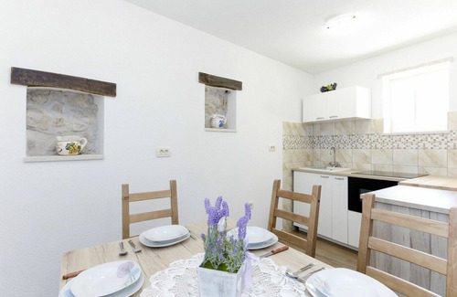 Sveta Jelena House | Beautiful Villa for 6 with Ocean View, A/C, and Terrace