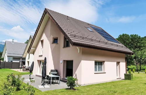 Les Posses-sur-Bex House | Wonderful villa for 6 guests with WIFI, TV, terrace and parking