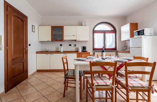 Barolo House | Cozy Villa for 6: Private Pool, WIFI & Terrace Retreat