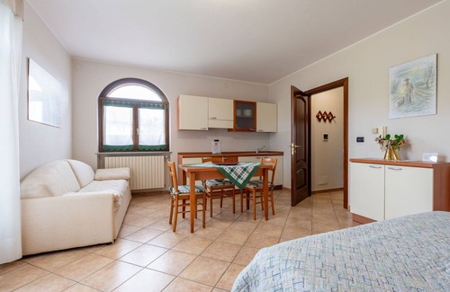 Barolo House | Cozy Villa for 6: Private Pool, WIFI & Terrace Retreat