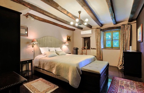 Kotli House | Inviting Villa for 8 with A/C, WIFI & Child-Friendly Amenities