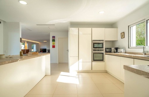 Betlem de Marina Villa | Inviting Villa for 8 with Private Pool and Ocean Views