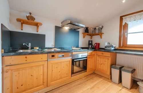 Piesendorf Villa | Spacious Villa for 16 Guests with Lake View & Free WIFI
