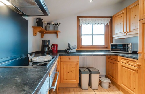 Piesendorf Villa | Spacious Villa for 16 Guests with Lake View & Free WIFI