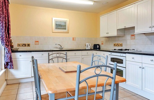 Eaton Mascott House | Wonderful villa for 4 people with WIFI, TV and pets allowed