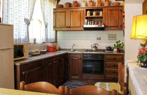 Capannori House | Delightful Villa with Private Pool & A/C for 5 Guests