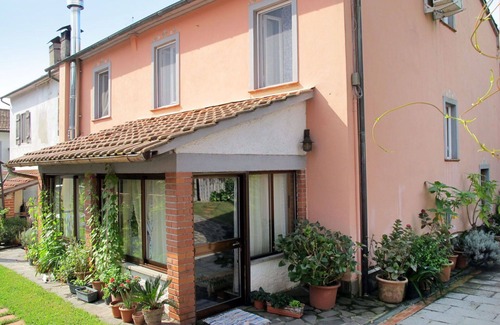 Capannori House | Delightful Villa with Private Pool & A/C for 5 Guests