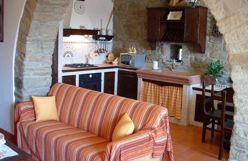 Cortona Villa | Idyllic Villa for 6 with Pool, WIFI & Panoramic Views
