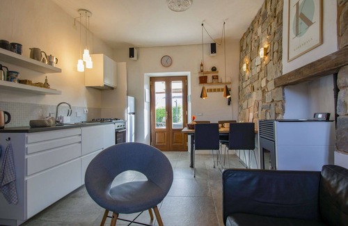 Mologno House | Wonderful villa for 4 people with private pool, WIFI, TV, patio and pets allowed