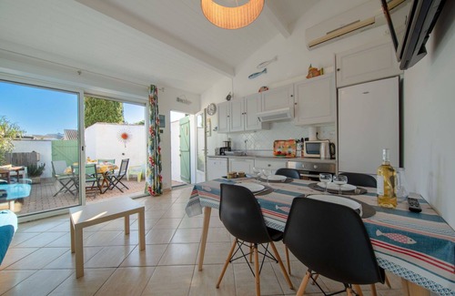 Le Grau-Du-Roi House | Delightful Oceanfront Villa for 4 with WIFI & Terrace