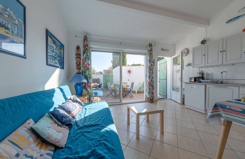 Le Grau-Du-Roi House | Delightful Oceanfront Villa for 4 with WIFI & Terrace