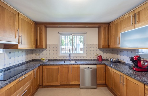 Guadalmina Villa | Ideal Villa in Marbella with Ocean View, Pool & Spa