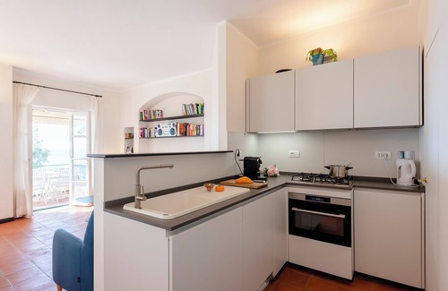 Recco Villa | Cozy Villa in Mulinetti with Oceanfront Views and Breakfast