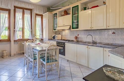 Porto Ceresio House | Inviting Villa for 7 with Lake View, WIFI, and Balcony