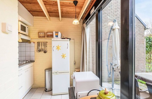 Westenschouwen House | Wonderful villa for 4 people with WIFI, pool, TV, terrace and pets allowed