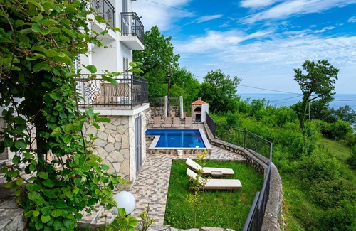 Lapcici Villa | Inviting Villa Tranquila: Pool, Ocean Views & Pet Friendly