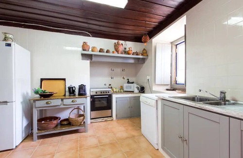 Obidos Villa | Idyllic Villa with Pool and Gardens Near Óbidos