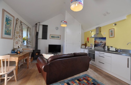 St. Buryan House | Ideal Wallow: Oceanfront Retreat near Sennen & Porthcurno