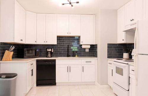 Green Acres House | Cozy Athens Abode: Guest Rated 9.8 with Pet-Friendly Perks