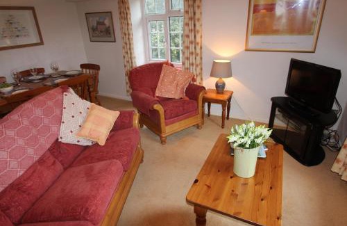 Newbiggin-in-Bishopdale House | Scenic Dales Mill Property - Pet Friendly with High Ratings
