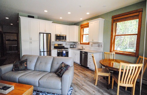 Keystone Condo | Updated 2BR Groundfloor Condo with Spa and Shuttle Service