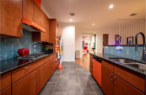 East Downtown Houston House | Experience the Pop Modern Wonderhaus Houston for Families