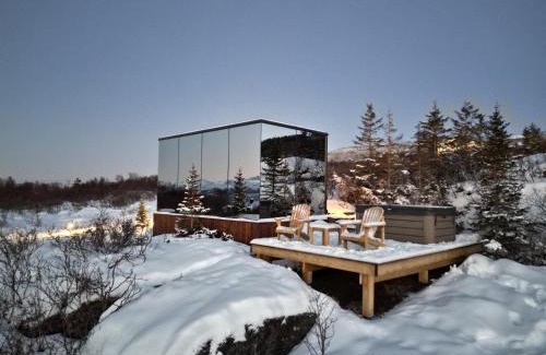 Kvaefjord Municipality Cabin | Experience WonderInn Arctic: Family-Friendly & Pet-Welcoming