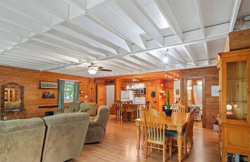 Bremen House | Enchanting Wonderland Cabin: Lakeside Oasis with Unique Amenities