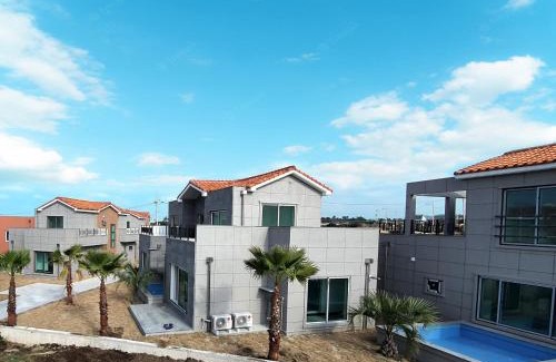 Hallim House | Top-Rated Holiday Homes in Korea with Pool & Hot Tub