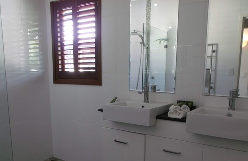 Wongaling Beach Apartment | Wongalinga Absolute Beachfront Retreat with Family Amenities