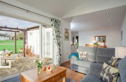 Sidmouth House | Pet-Friendly Wonkey Donkey Cottage with 9.5/10 Rating