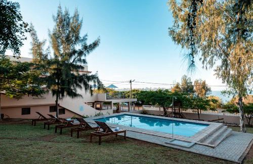 Catembe Bed & Breakfast | Wonna Bay Vila Lodge-Catembe: Oceanfront Retreat with Pool