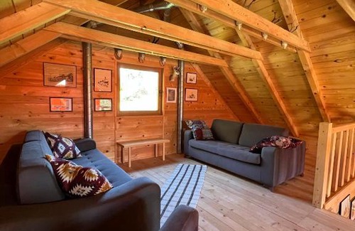 Banja Luka House | Pet-Friendly Wood Cabin Retreat with Perfect Guest Ratings