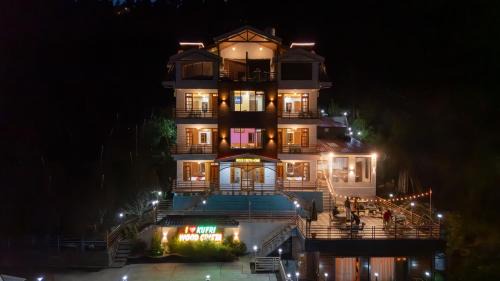 Theog Hotel | Cozy Wood Crista Kufri by an Apple Orchard - Family Friendly