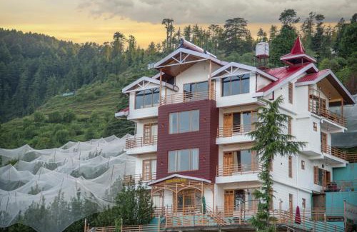 Theog Hotel | Cozy Wood Crista Kufri by an Apple Orchard - Family Friendly