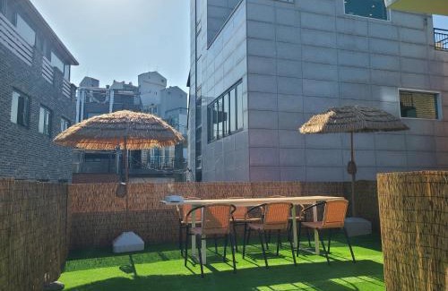 Yeonnam-dong Apartment | Wood house hongik univ 6 double beds