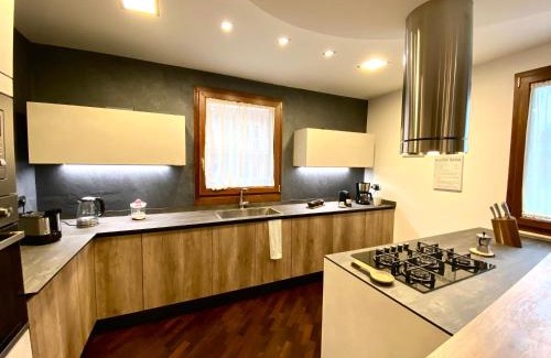 Pescara Apartment | Experience Wood Luxury House: Family-Friendly Retreat with Hot Tub