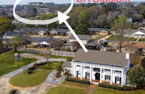 Forest Lake Bed & Breakfast | Experience Wood Manor Guest House: Rated 10/10 & Pet Friendly