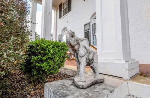 Forest Lake Bed & Breakfast | Experience Wood Manor Guest House: Rated 10/10 & Pet Friendly