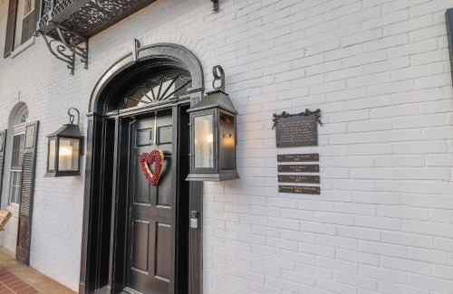 Forest Lake Bed & Breakfast | Experience Wood Manor Guest House: Rated 10/10 & Pet Friendly