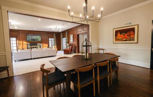 Forest Lake Bed & Breakfast | Experience Wood Manor Guest House: Rated 10/10 & Pet Friendly