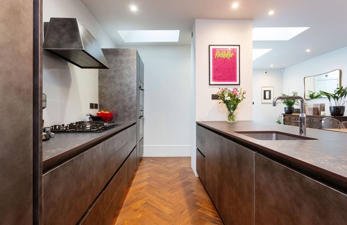 Camden Town with Primrose Hill House | Unique Wood Quirk Retreat with Spa and Family Amenities