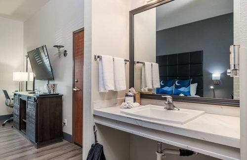 Hailey Hotel | Premier Wood River Inn & Suites with Pool and Spa Amenities