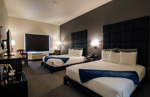 Hailey Hotel | Premier Wood River Inn & Suites with Pool and Spa Amenities