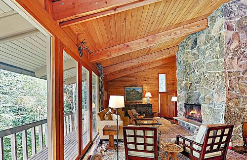Snowmass Village House | Pet-Friendly Getaway at Wood Road House with Hot Tub