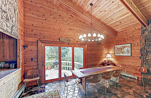Snowmass Village House | Pet-Friendly Getaway at Wood Road House with Hot Tub