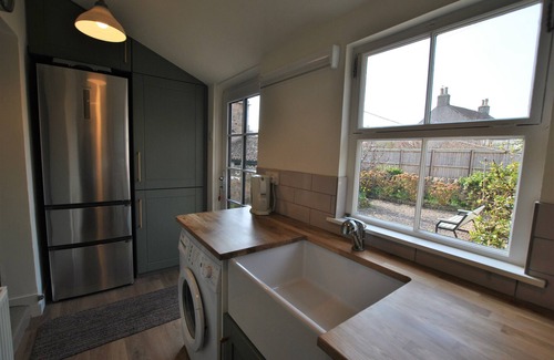 Pittenweem Cottage | Wood's Neuk: Unique Cottage with Family and Pet Amenities