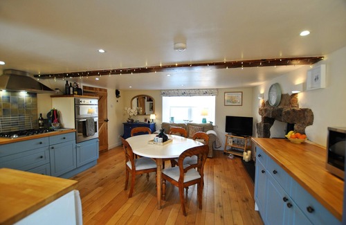 Pittenweem Cottage | Wood's Neuk: Unique Cottage with Family and Pet Amenities